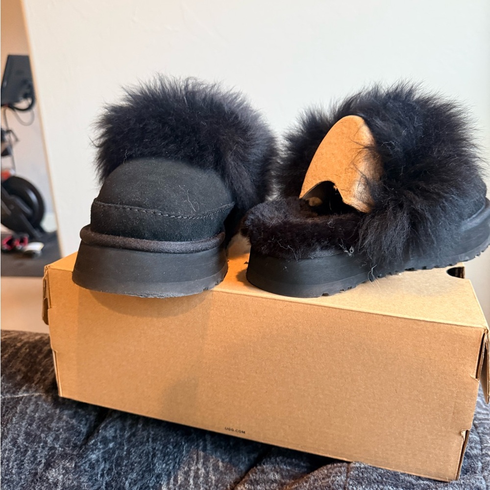 UGG Black Disquette Chalet slipper, size 6.